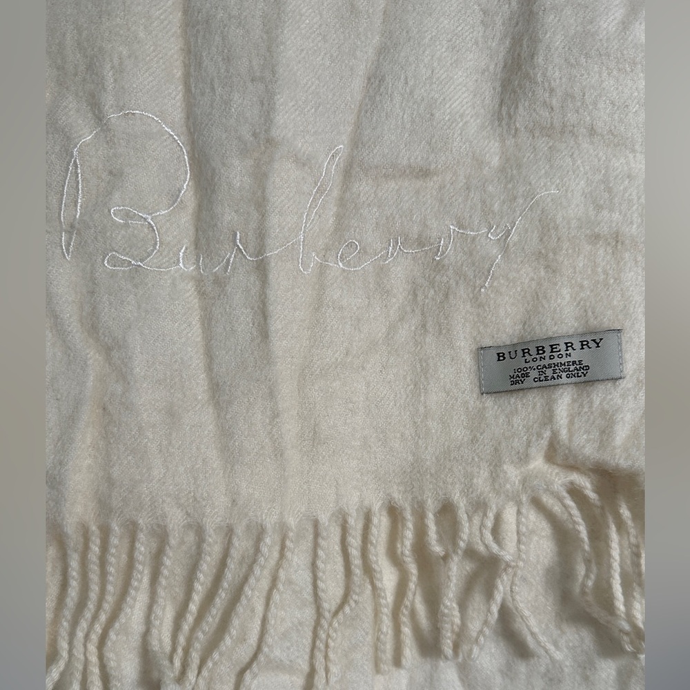 Burberry scarf - Picture 2 of 2
